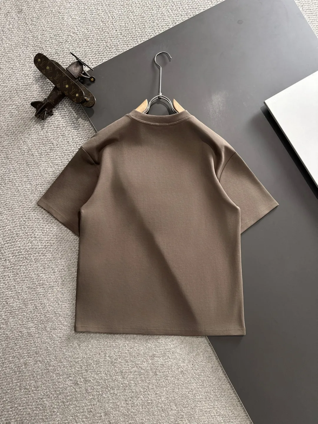 Next day delivery P300 High version CANADA GOOSE/Big Goose 25ss spring and summer new high-definition T-shirt Made with imported machines from Italy, truly the most luxurious and high-quality model that you can wear with your eyes closed. Heavy combed fabrics. High-strength and heavy-weight fabrics feel substantial when weighed. The upper body is more textured than ordinary T-shirts and is not easily deformed. This texture can cope with the weather, absorb sweat and breathable, and is suitable for both hot and cold conditions! Perfectly produced with reference to the original stitch and stitch! The loose fit design is super noble. Custom-woven signature ribbed collar, cuffs, and hem. Really rare and rare goods Size: M-XXXL